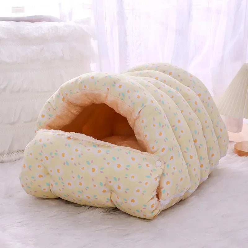 Premium Winter Cat Beds and Accessories for Pets - Cozy Cushions and Habitats for Kittens and Puppies