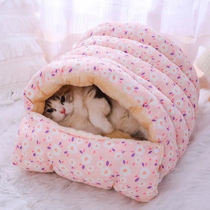 Premium Winter Cat Beds and Accessories for Pets - Cozy Cushions and Habitats for Kittens and Puppies