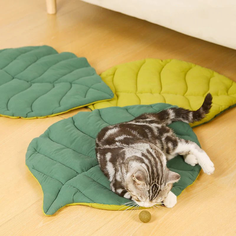 Soft Cotton Leaf-Shaped Cat and Dog Bed Mat - Double-Sided Washable Sleep Blanket for Pets