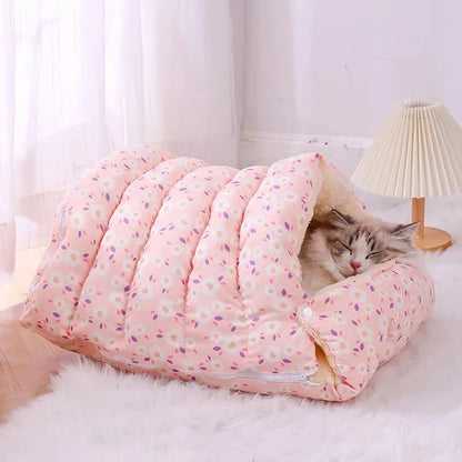 Premium Winter Cat Beds and Accessories for Pets - Cozy Cushions and Habitats for Kittens and Puppies